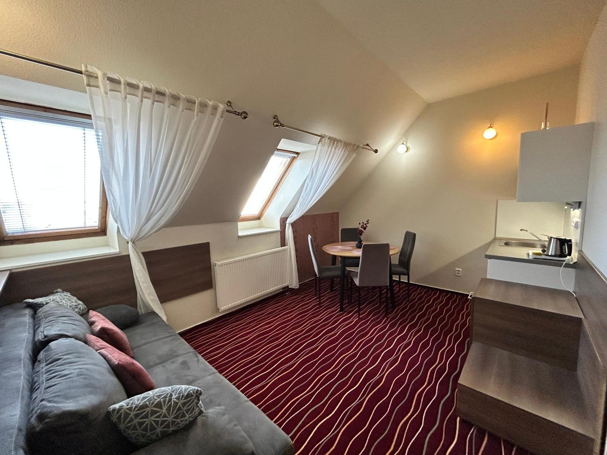 Hotel Brixen Хавличкув Брод Екстериор снимка