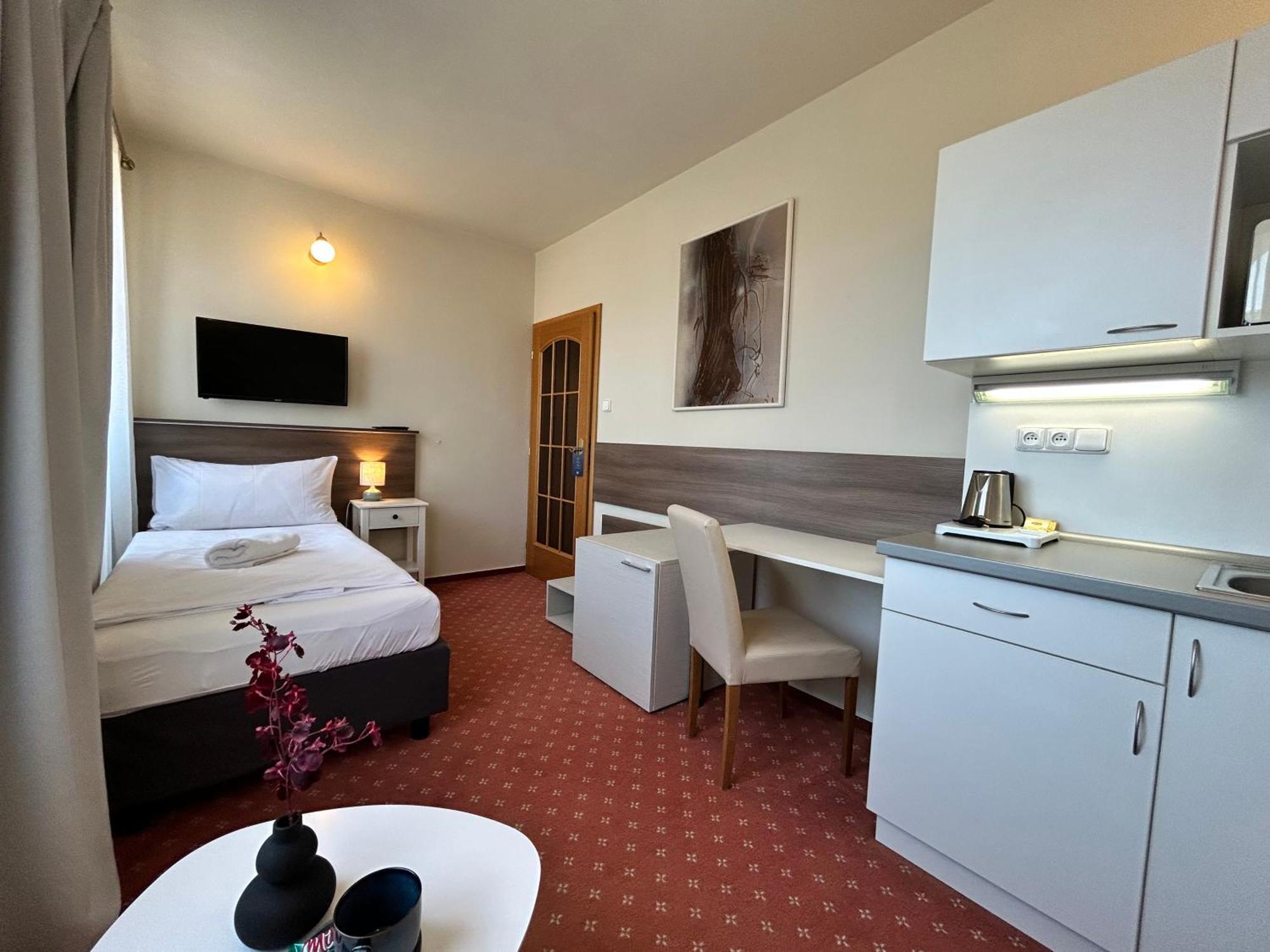 Hotel Brixen Хавличкув Брод Екстериор снимка